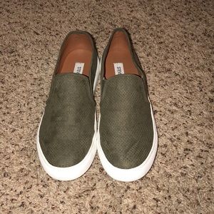 Steve Madden Slip on